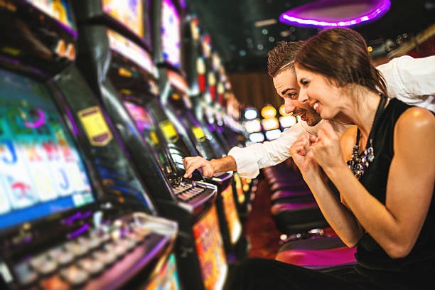 Bigger Bass Bonanza slot reels with fishing symbols and expanding bonus feature on agoda